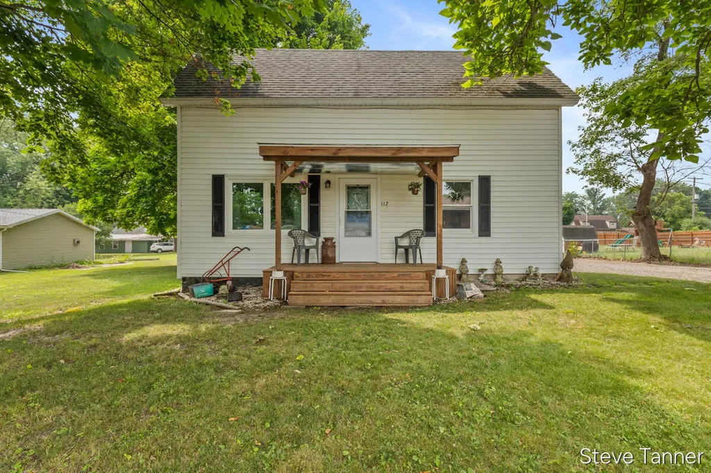 117 W Pine Street Unknown City MI 48829