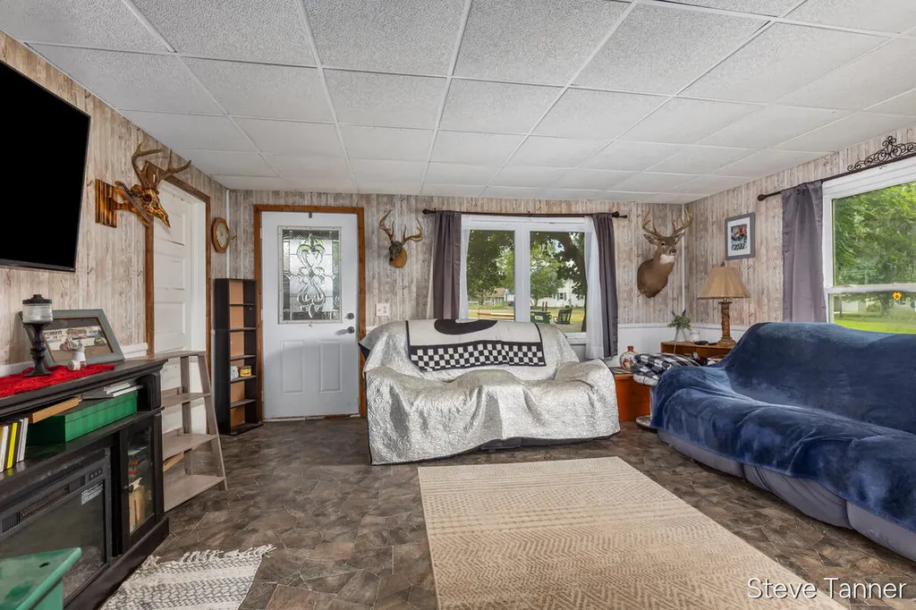 117 W Pine Street Unknown City MI 48829