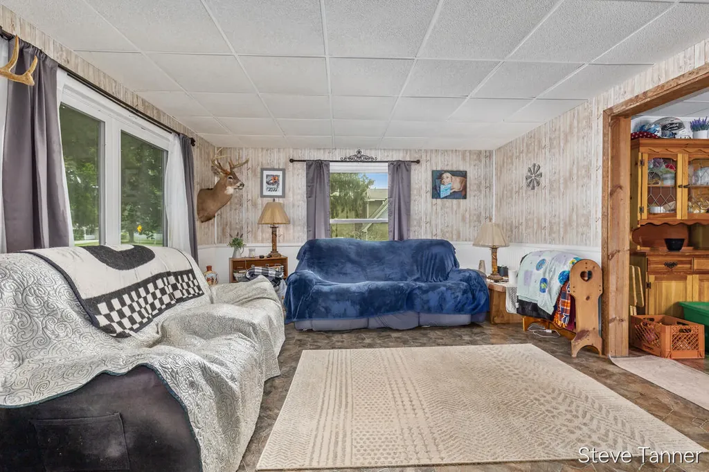 117 W Pine Street Unknown City MI 48829