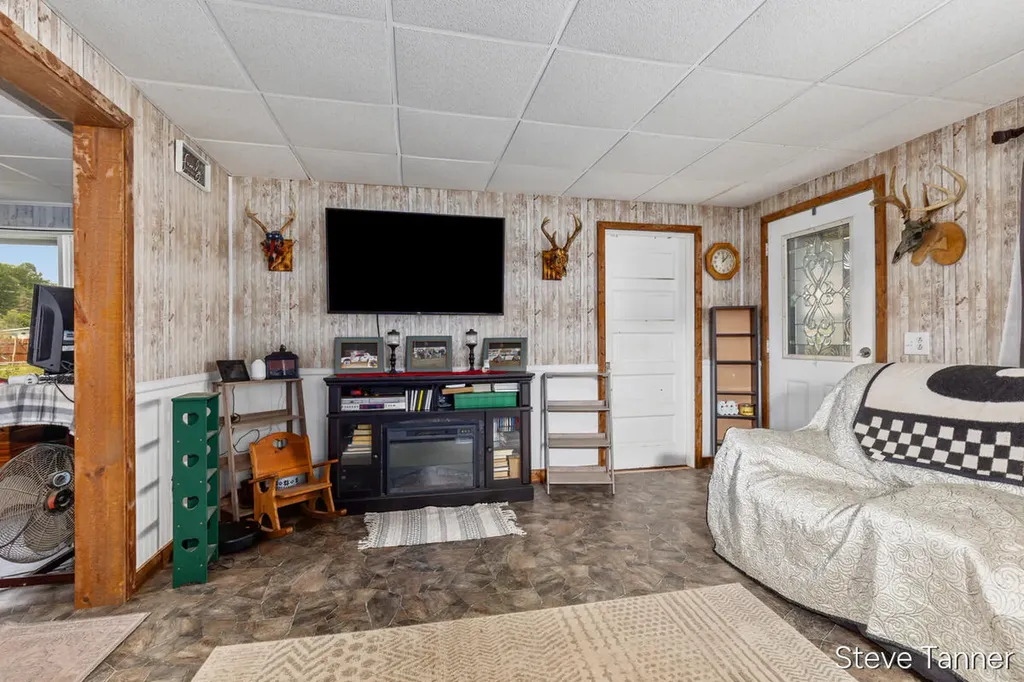 117 W Pine Street Unknown City MI 48829
