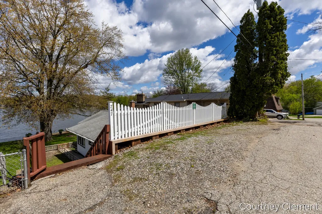 747 Kornoelje Drive NE Plainfield Charter Township MI 49321