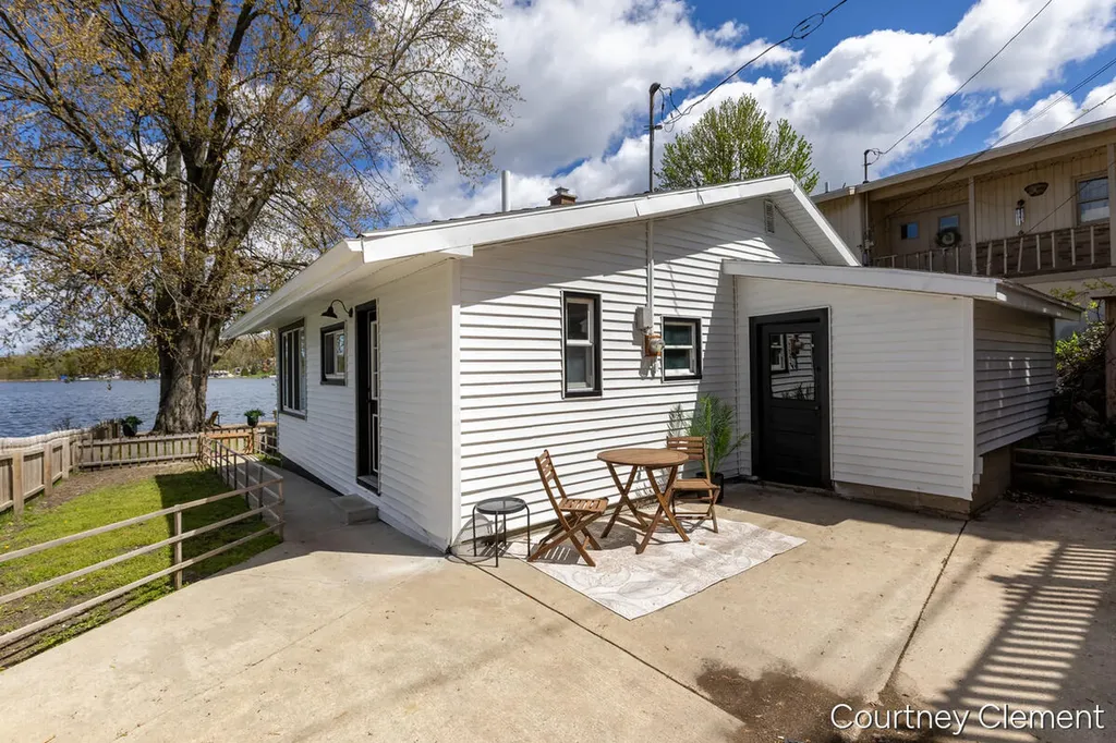 747 Kornoelje Drive NE Plainfield Charter Township MI 49321