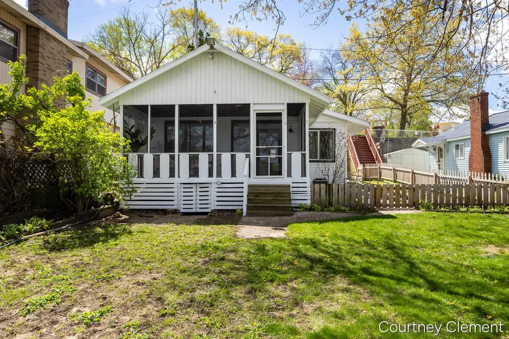 747 Kornoelje Drive NE Plainfield Charter Township MI 49321