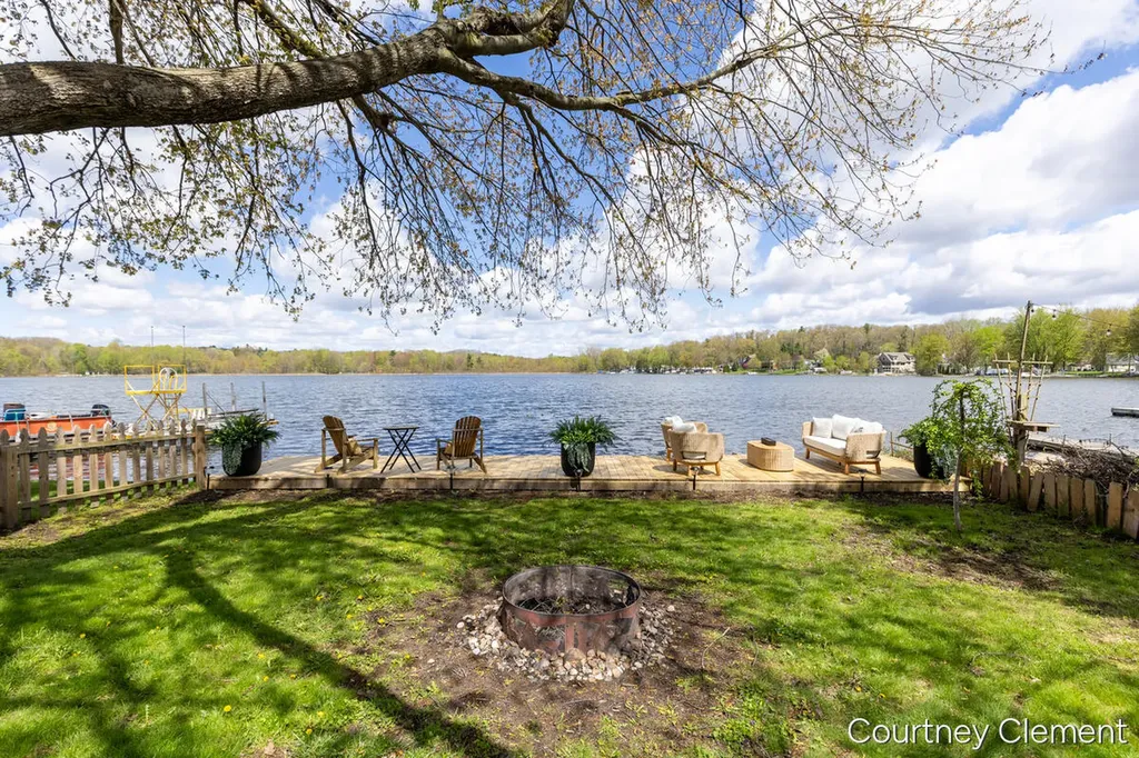 747 Kornoelje Drive NE Plainfield Charter Township MI 49321