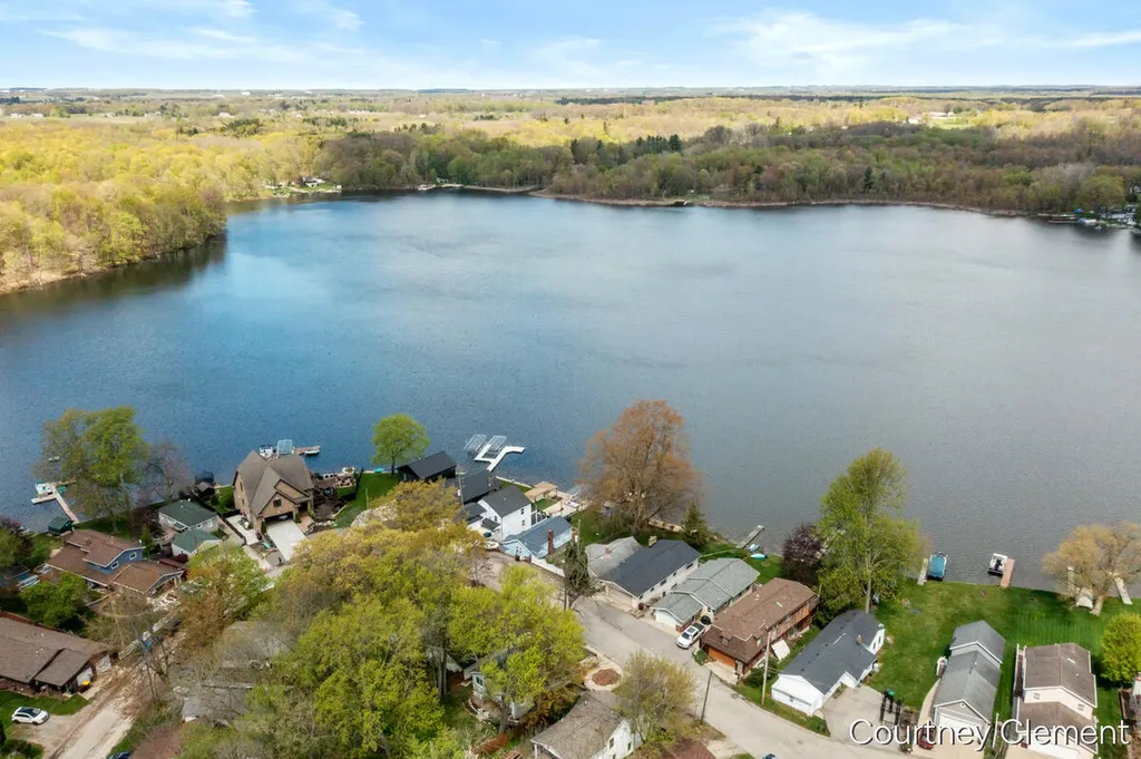 747 Kornoelje Drive NE Plainfield Charter Township MI 49321