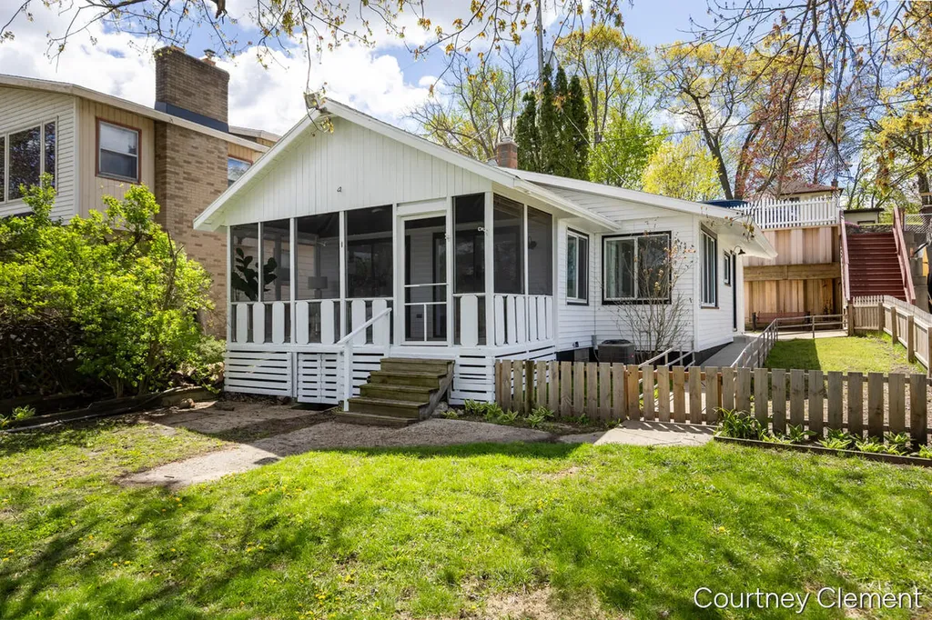 747 Kornoelje Drive NE Plainfield Charter Township MI 49321
