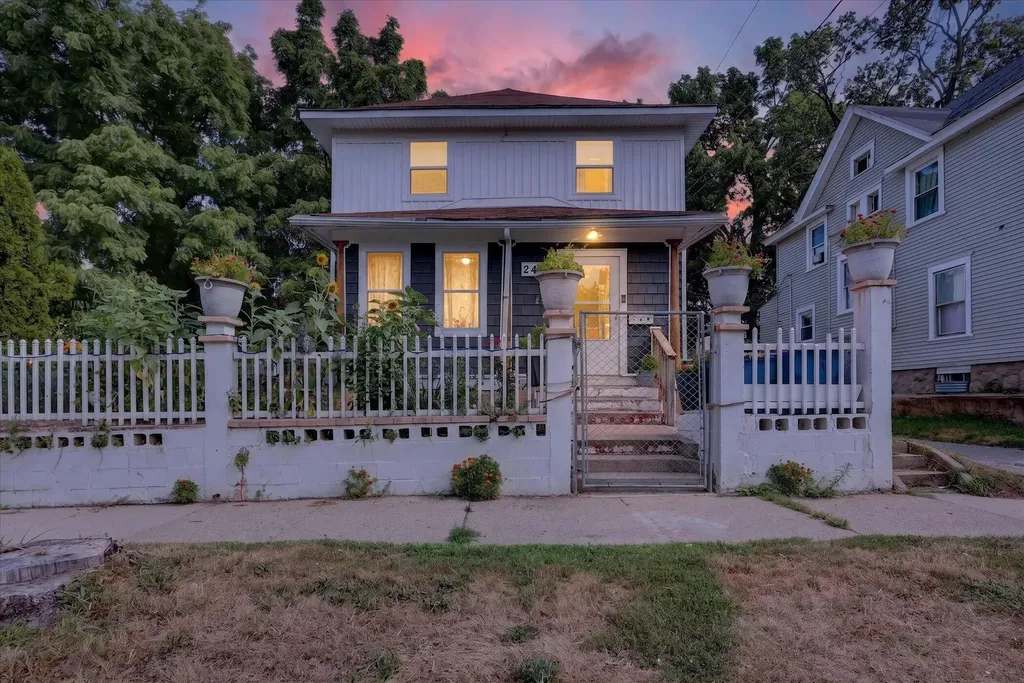 243 Delaware Street SE Grand Rapids City MI 49507