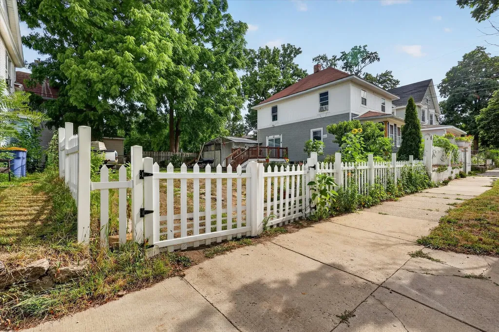 243 Delaware Street SE Grand Rapids City MI 49507