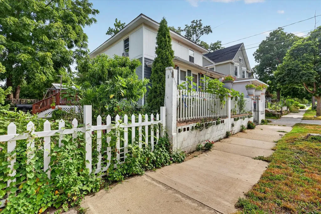 243 Delaware Street SE Grand Rapids City MI 49507
