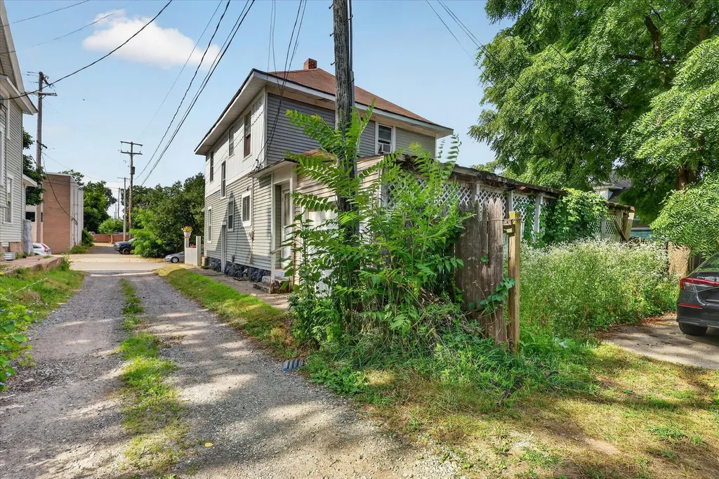 243 Delaware Street SE Grand Rapids City MI 49507