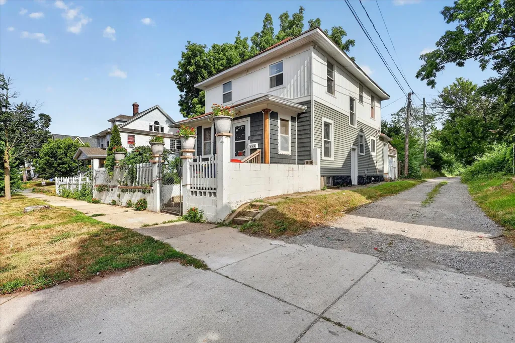 243 Delaware Street SE Grand Rapids City MI 49507
