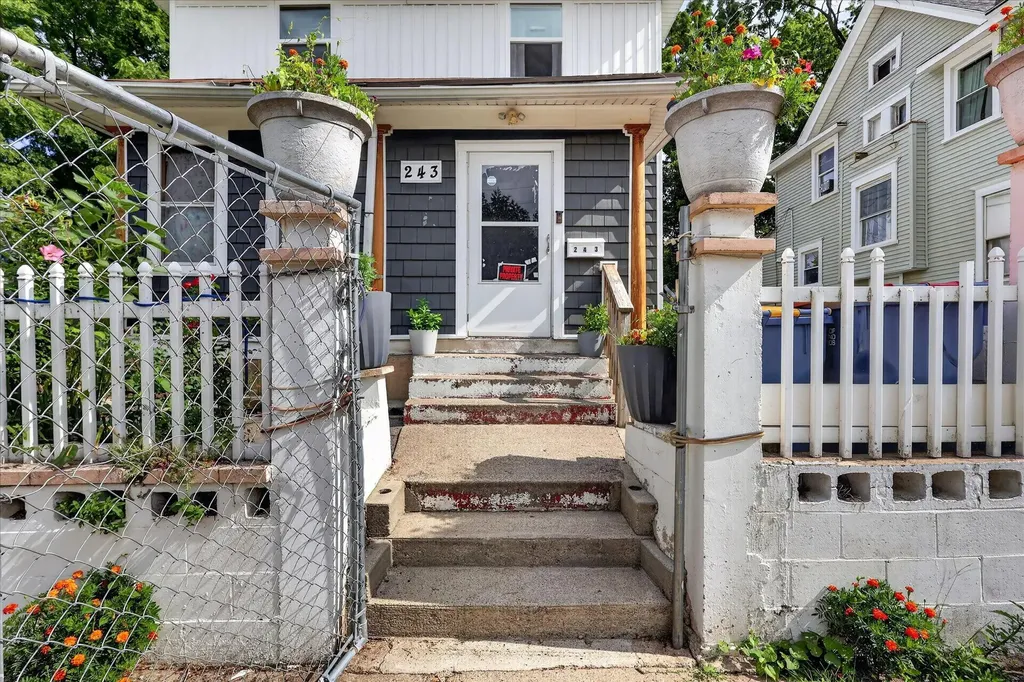 243 Delaware Street SE Grand Rapids City MI 49507