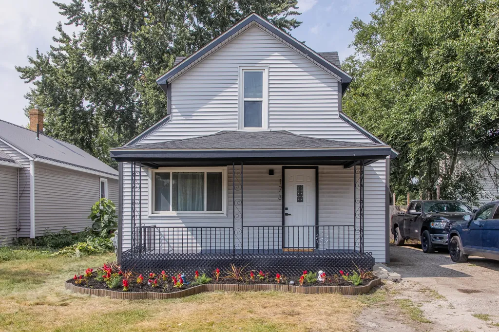 173 E State Street Montrose City MI 48457