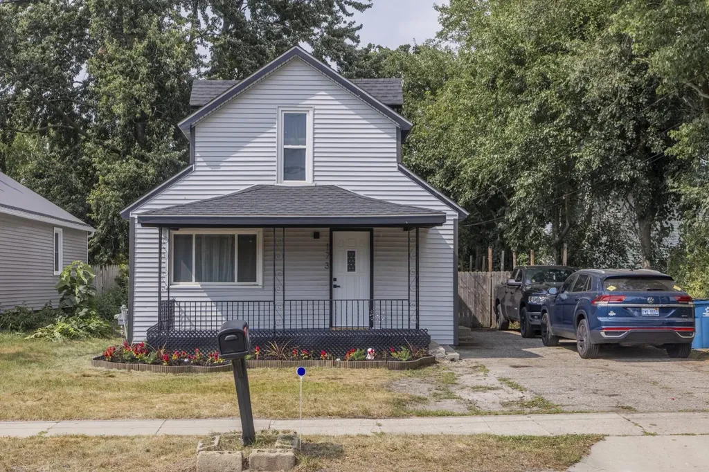 173 E State Street Montrose City MI 48457