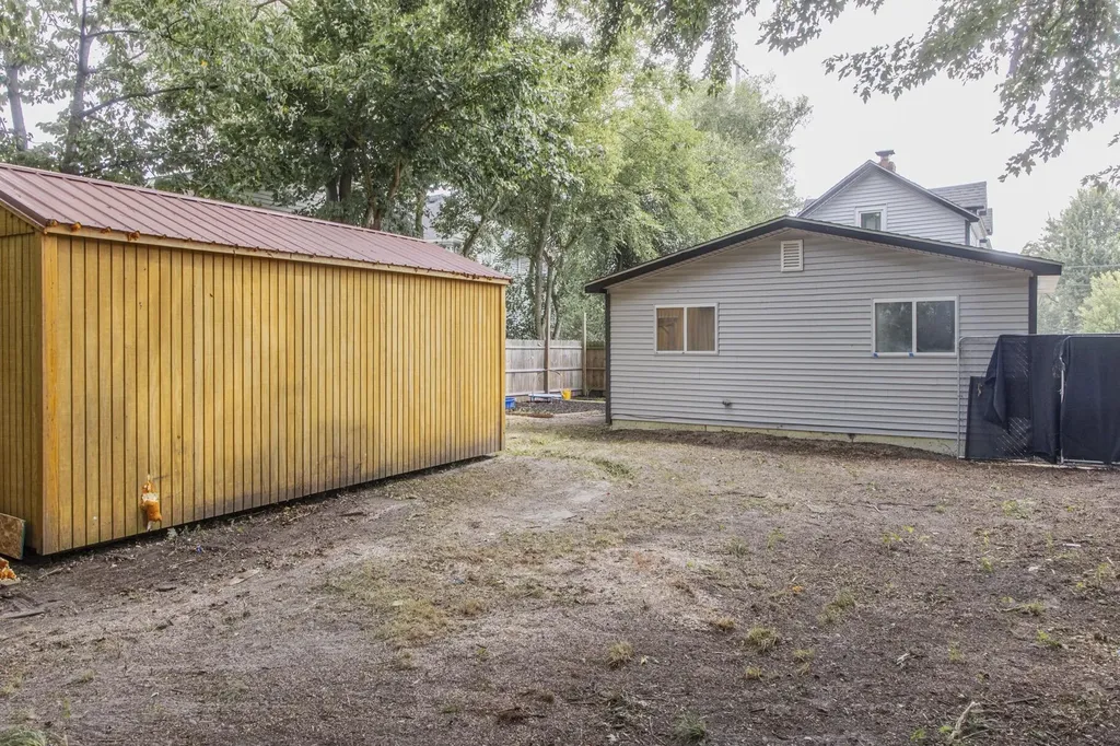 173 E State Street Montrose City MI 48457