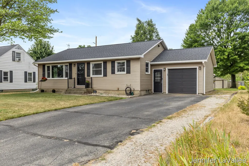 11283 Brown Avenue Allendale Charter Township MI 49401