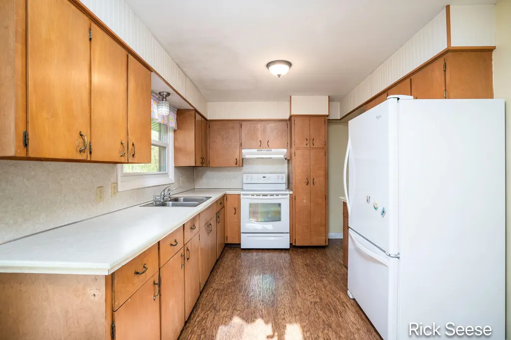 9800 5 Mile Road NE Grattan Township MI 49301
