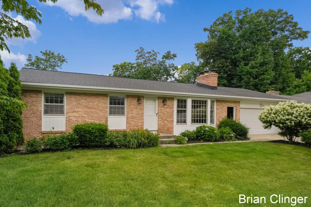 4707 SE Bonnie Avenue SE Kentwood City MI 49508