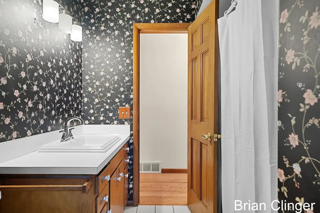 4707 SE Bonnie Avenue SE Kentwood City MI 49508