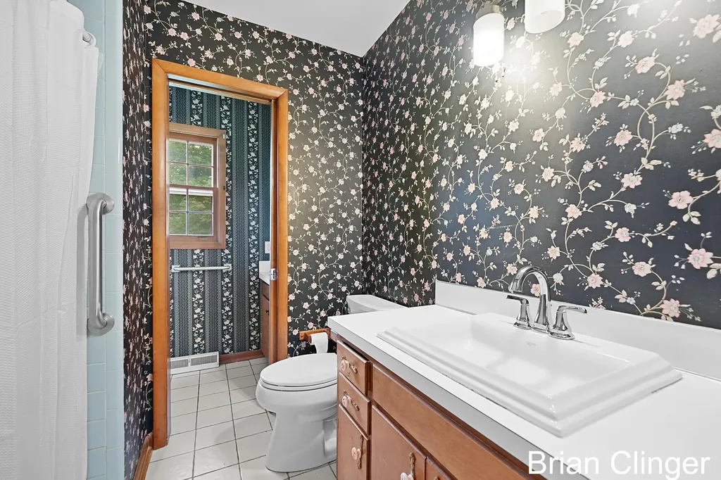 4707 SE Bonnie Avenue SE Kentwood City MI 49508
