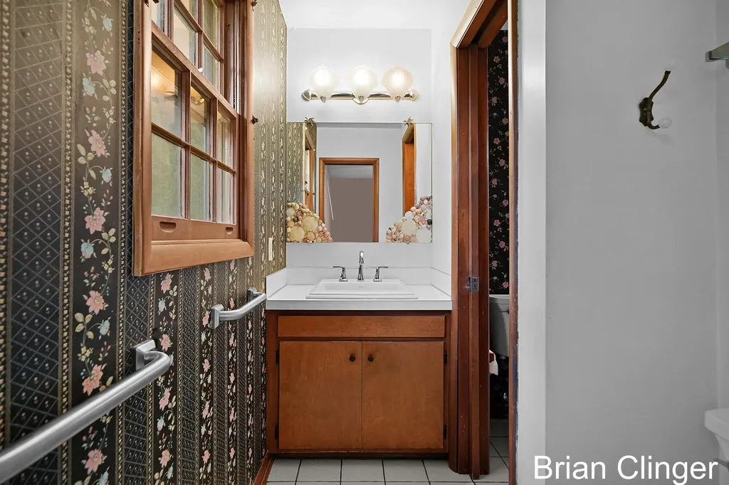 4707 SE Bonnie Avenue SE Kentwood City MI 49508
