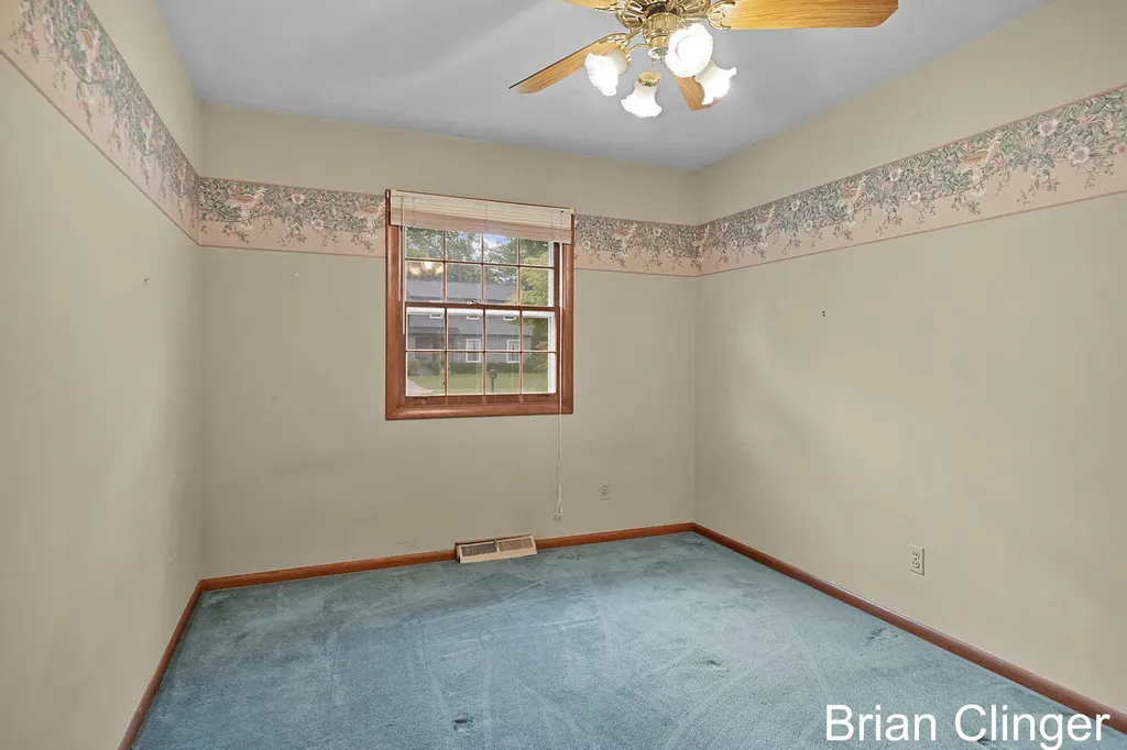 4707 SE Bonnie Avenue SE Kentwood City MI 49508