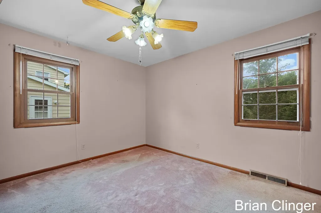 4707 SE Bonnie Avenue SE Kentwood City MI 49508