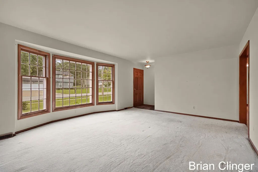 4707 SE Bonnie Avenue SE Kentwood City MI 49508