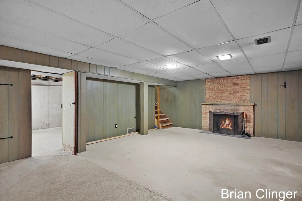4707 SE Bonnie Avenue SE Kentwood City MI 49508