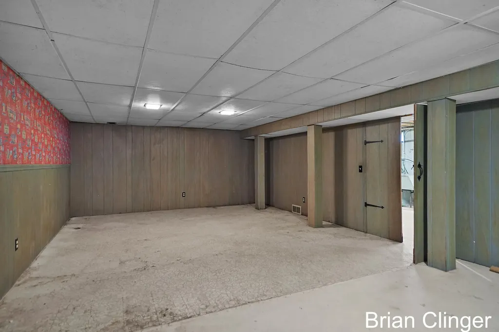 4707 SE Bonnie Avenue SE Kentwood City MI 49508
