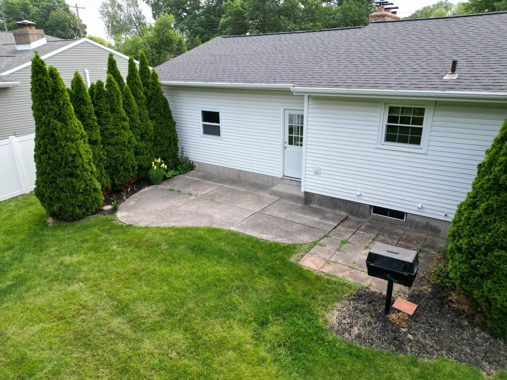 4707 SE Bonnie Avenue SE Kentwood City MI 49508