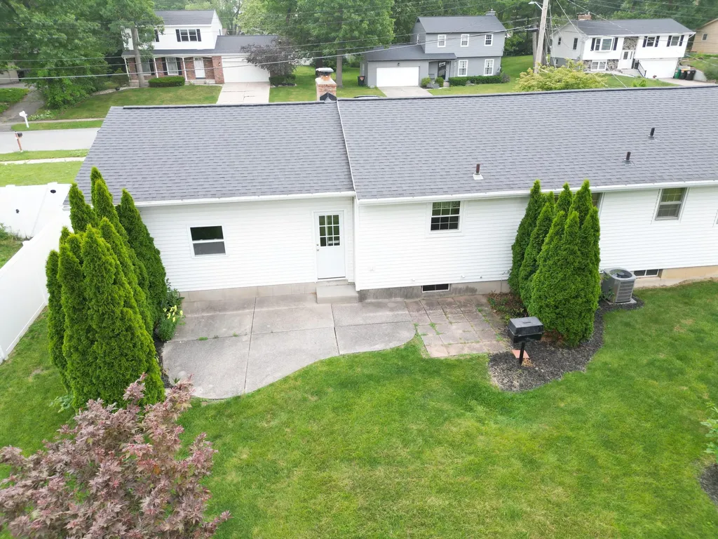 4707 SE Bonnie Avenue SE Kentwood City MI 49508