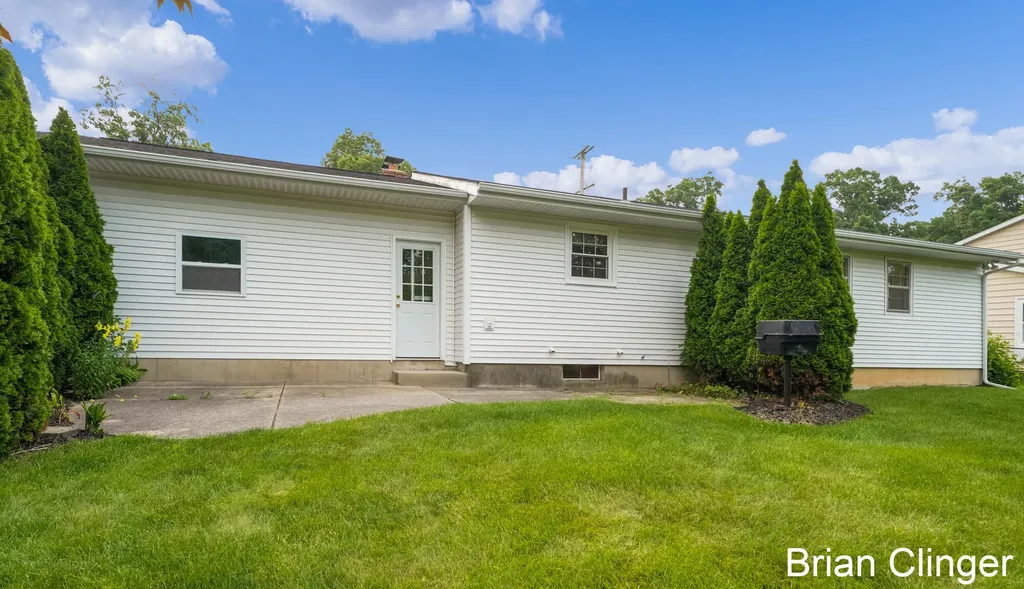 4707 SE Bonnie Avenue SE Kentwood City MI 49508
