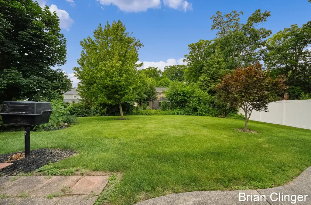 4707 SE Bonnie Avenue SE Kentwood City MI 49508