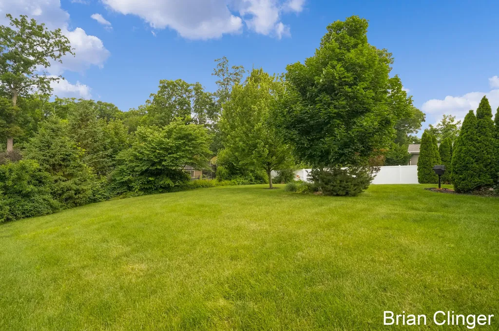 4707 SE Bonnie Avenue SE Kentwood City MI 49508