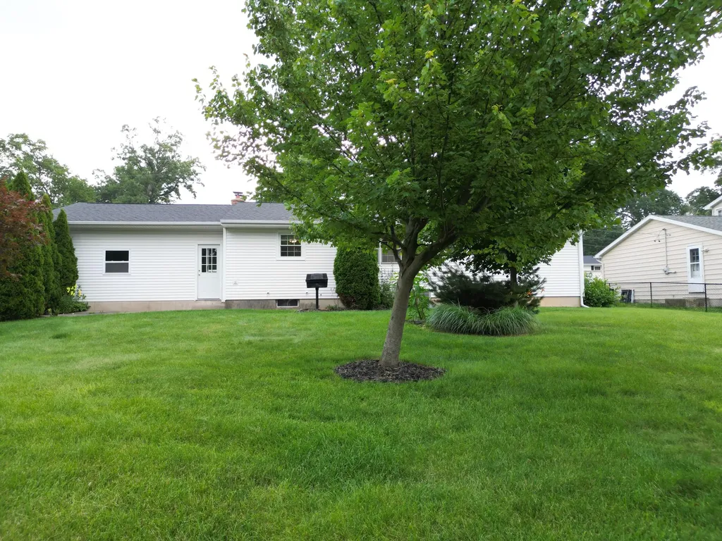 4707 SE Bonnie Avenue SE Kentwood City MI 49508