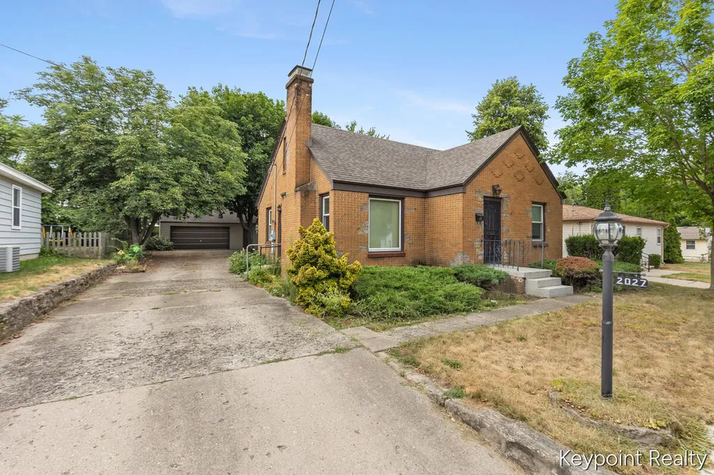 2027 Greenfield Avenue SW Wyoming City MI 49519