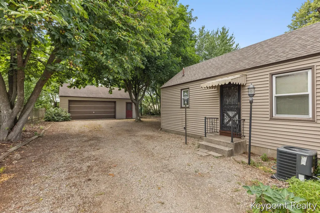 2027 Greenfield Avenue SW Wyoming City MI 49519