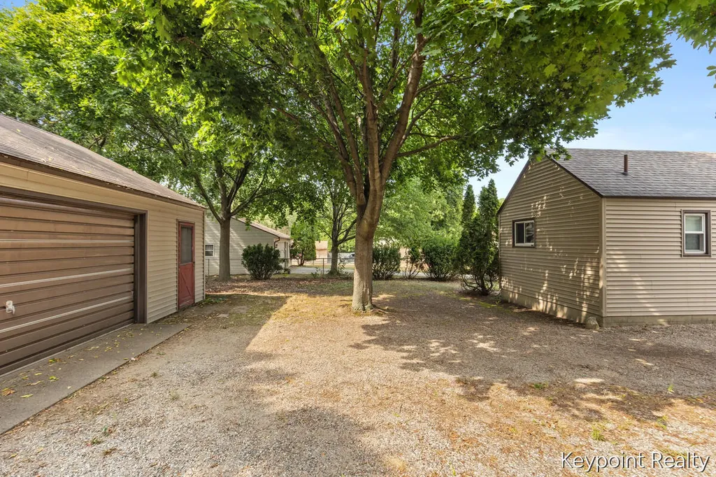 2027 Greenfield Avenue SW Wyoming City MI 49519