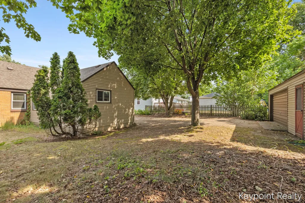 2027 Greenfield Avenue SW Wyoming City MI 49519