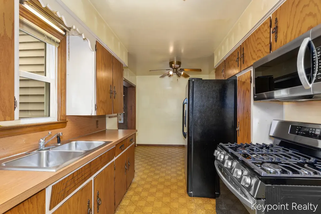 2027 Greenfield Avenue SW Wyoming City MI 49519
