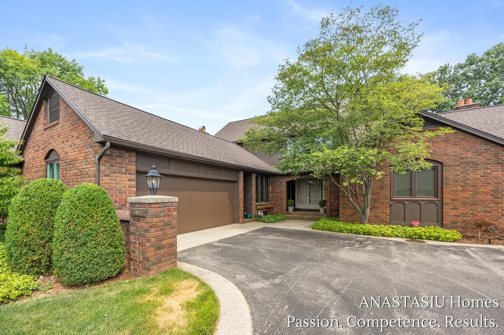 6081 N Gatehouse Drive SE Cascade Charter Township MI 49546