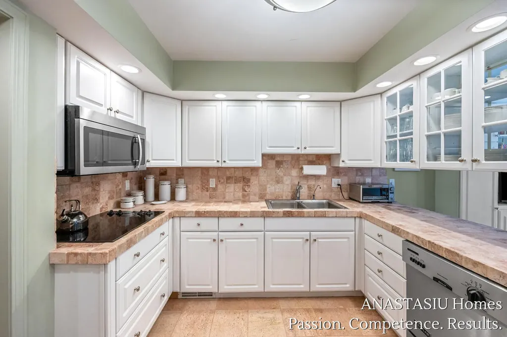6081 N Gatehouse Drive SE Cascade Charter Township MI 49546