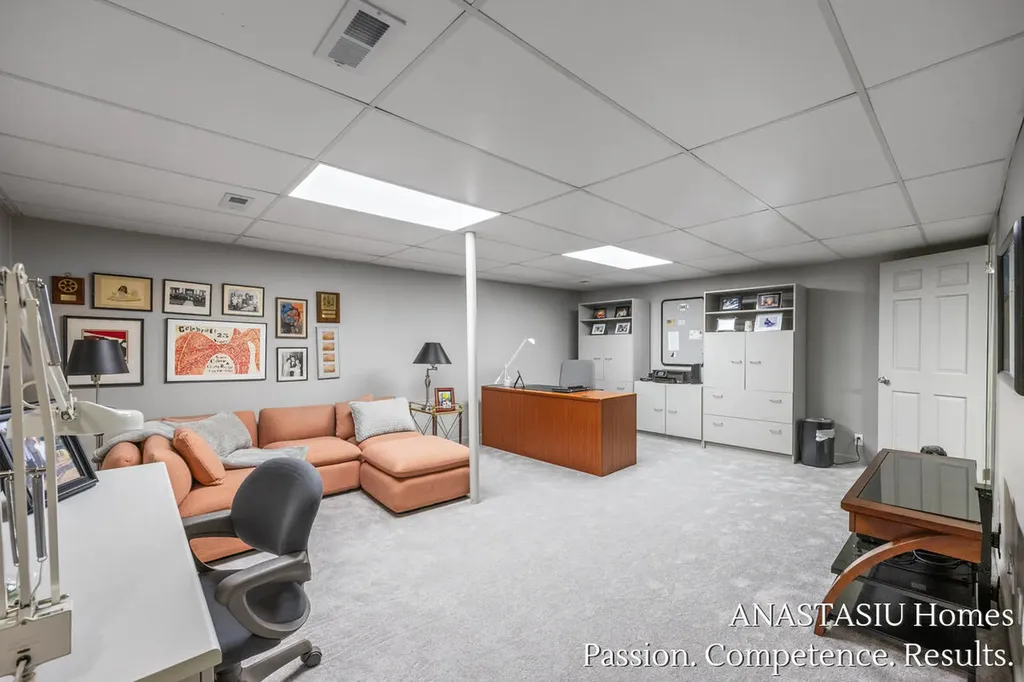 6081 N Gatehouse Drive SE Cascade Charter Township MI 49546
