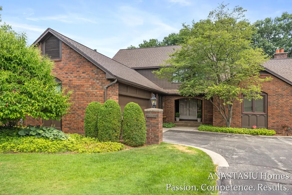 6081 N Gatehouse Drive SE Cascade Charter Township MI 49546