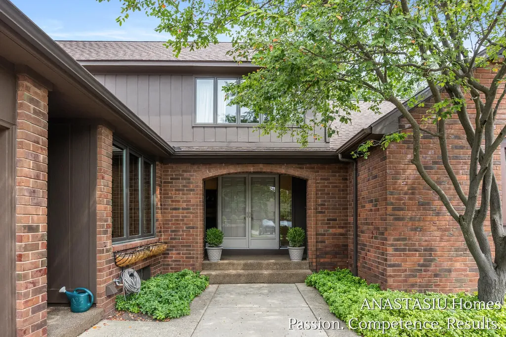 6081 N Gatehouse Drive SE Cascade Charter Township MI 49546