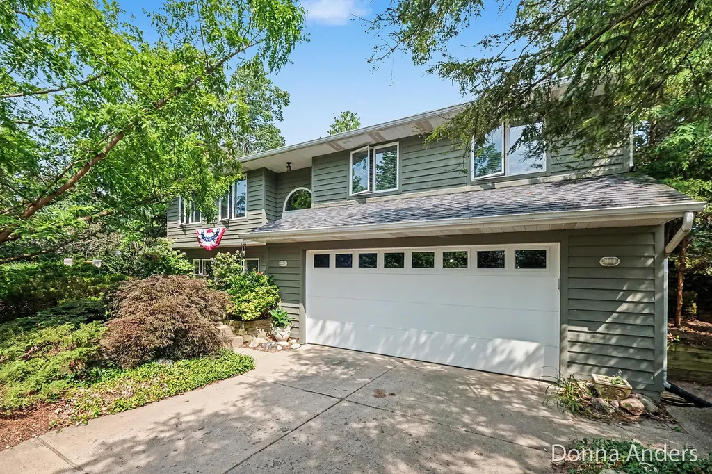 4872 Oakway Court NE Plainfield Charter Township MI 49525