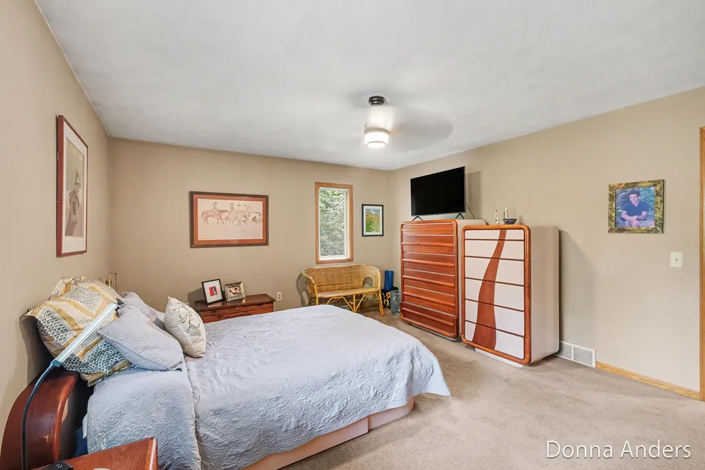 4872 Oakway Court NE Plainfield Charter Township MI 49525
