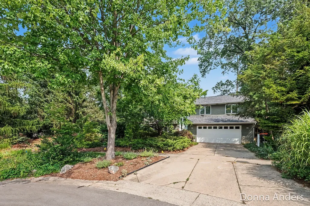 4872 Oakway Court NE Plainfield Charter Township MI 49525
