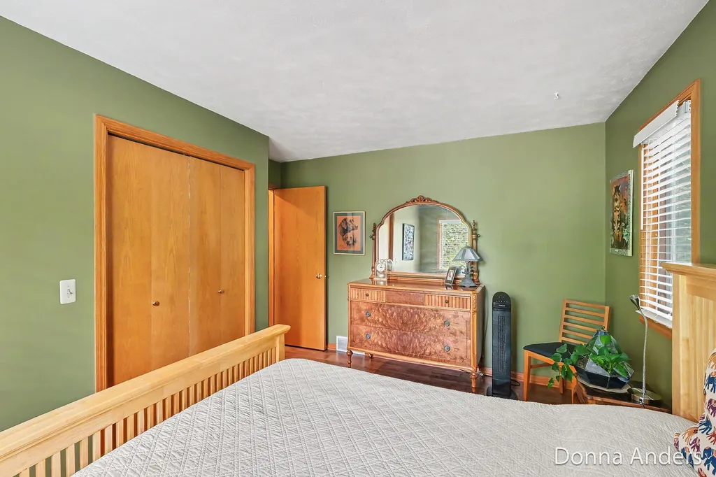 4872 Oakway Court NE Plainfield Charter Township MI 49525